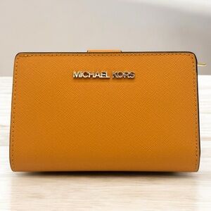 Michael Kors Medium Jet Set Travel Zip Chain Bifold Wallet Leather Cider